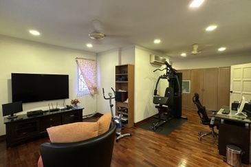 C H E A P 2 Storey Bungalow House bungalow @ Bangsar with well kept condition