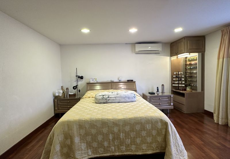 C H E A P 2 Storey Bungalow House bungalow @ Bangsar with well kept condition