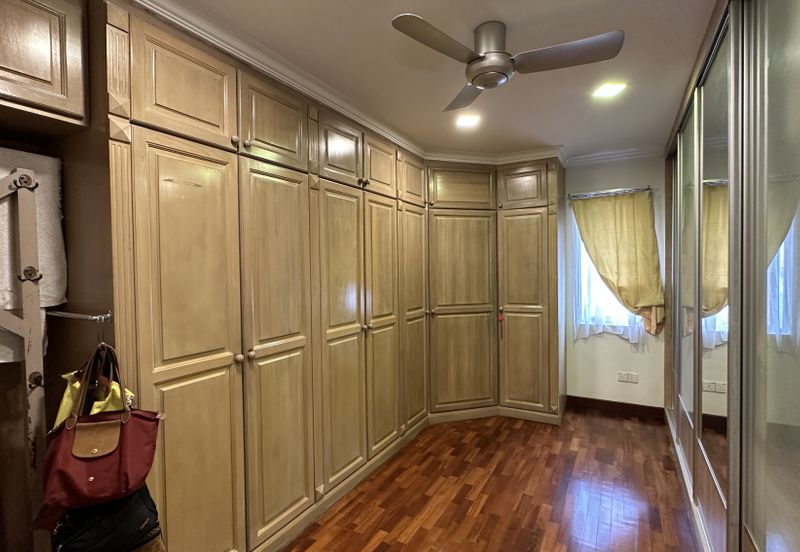 C H E A P 2 Storey Bungalow House bungalow @ Bangsar with well kept condition