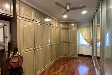 C H E A P 2 Storey Bungalow House bungalow @ Bangsar with well kept condition