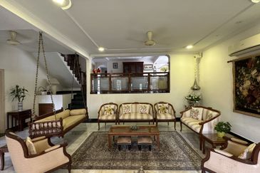 C H E A P 2 Storey Bungalow House bungalow @ Bangsar with well kept condition
