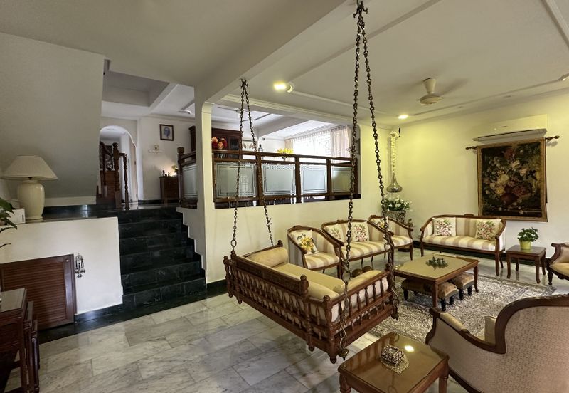 C H E A P 2 Storey Bungalow House bungalow @ Bangsar with well kept condition