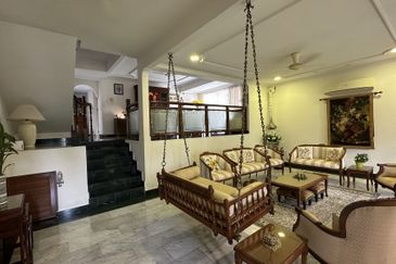 C H E A P 2 Storey Bungalow House bungalow @ Bangsar with well kept condition