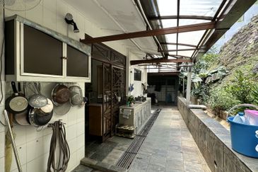 C H E A P 2 Storey Bungalow House bungalow @ Bangsar with well kept condition