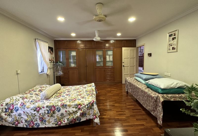 C H E A P 2 Storey Bungalow House bungalow @ Bangsar with well kept condition