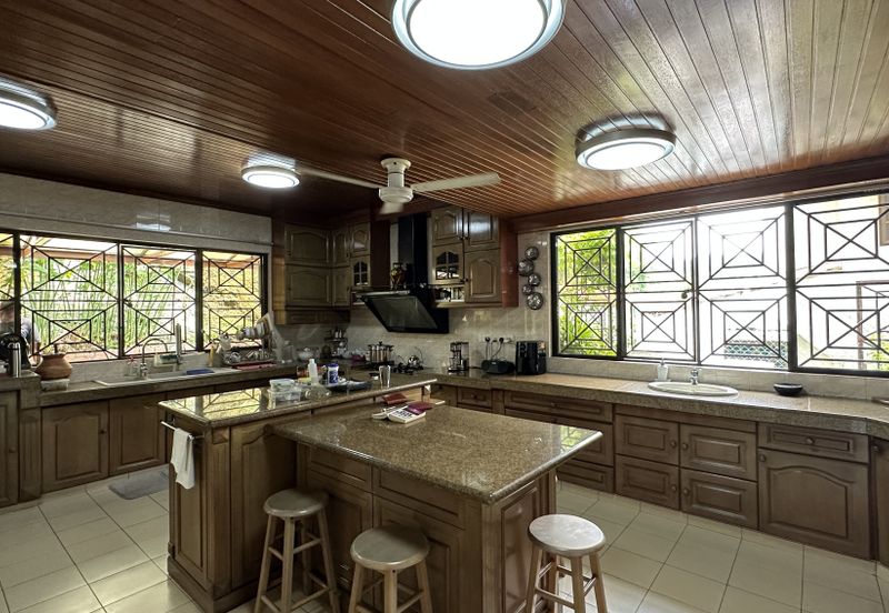 C H E A P 2 Storey Bungalow House bungalow @ Bangsar with well kept condition