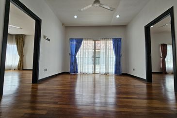 C H E A P 2 Storey Semi D @ Wira Heights with good condition
