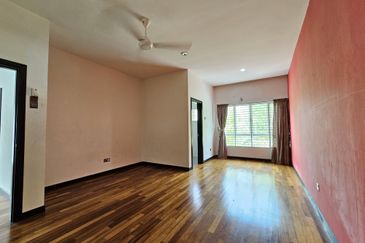 C H E A P 2 Storey Semi D @ Wira Heights with good condition