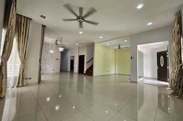 C H E A P 2 Storey Semi D @ Wira Heights with good condition