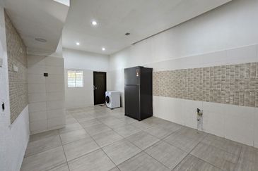 C H E A P 2 Storey Semi D @ Wira Heights with good condition