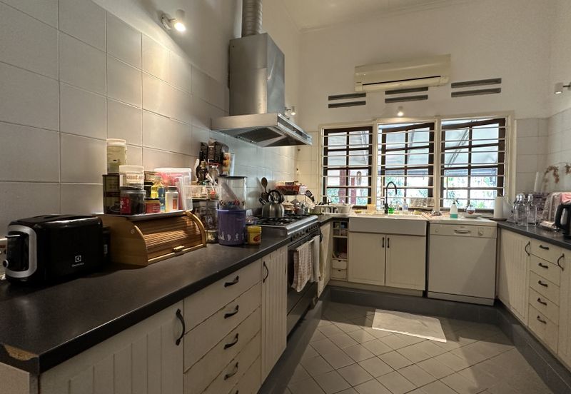 C H E A P 1 Sty Bungalow @ Bangsar, KL For Sale