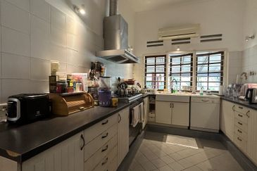 C H E A P 1 Sty Bungalow @ Bangsar, KL For Sale