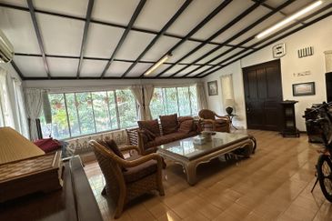 C H E A P 1 Sty Bungalow @ Bangsar, KL For Sale