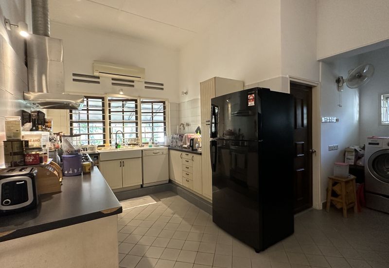 C H E A P 1 Sty Bungalow @ Bangsar, KL For Sale