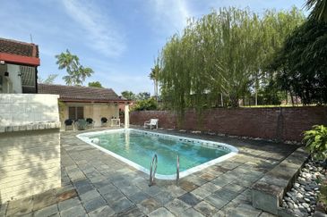 C H E A P 1 Sty Bungalow @ Bangsar, KL For Sale