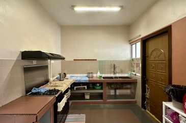 C H E A P 2 Storey House Terrace @ Taman Mutiara Barat For Sale