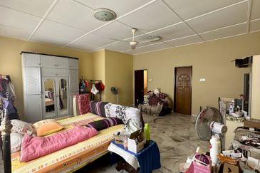 C H E A P 2 Storey House Terrace @ Taman Mutiara Barat For Sale