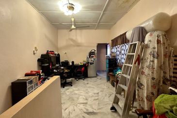 C H E A P 2 Storey House Terrace @ Taman Mutiara Barat For Sale