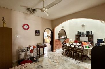 C H E A P 2 Storey House Terrace @ Taman Mutiara Barat For Sale