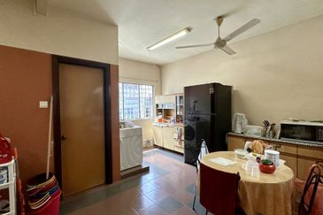 C H E A P 2 Storey House Terrace @ Taman Mutiara Barat For Sale