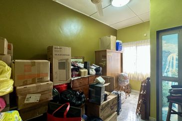 C H E A P 2 Storey House Terrace @ Taman Mutiara Barat For Sale