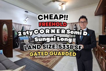 C H E A P 2 sty C O R N E R Semi D with Huge Land