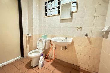 CHEAP 2 Sty Semi-D at Sungai Long Cheras