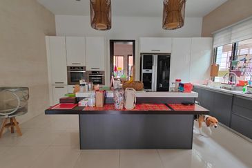 CHEAP 2 sty CORNER Bungalow at Bukit Sungai Long 