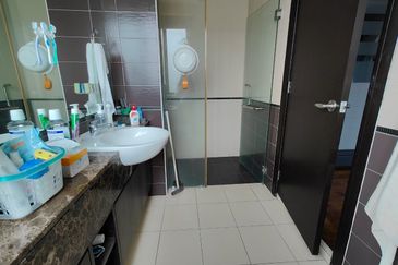 CHEAP 2 sty CORNER Bungalow at Bukit Sungai Long 