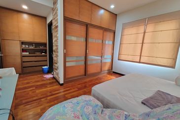 CHEAP 2 sty CORNER Bungalow at Bukit Sungai Long 