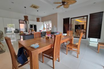 CHEAP 2 sty CORNER Bungalow at Bukit Sungai Long 