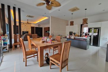 CHEAP 2 sty CORNER Bungalow at Bukit Sungai Long 