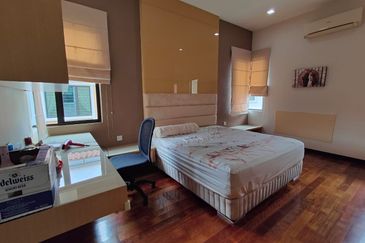 CHEAP 2 sty CORNER Bungalow at Bukit Sungai Long 