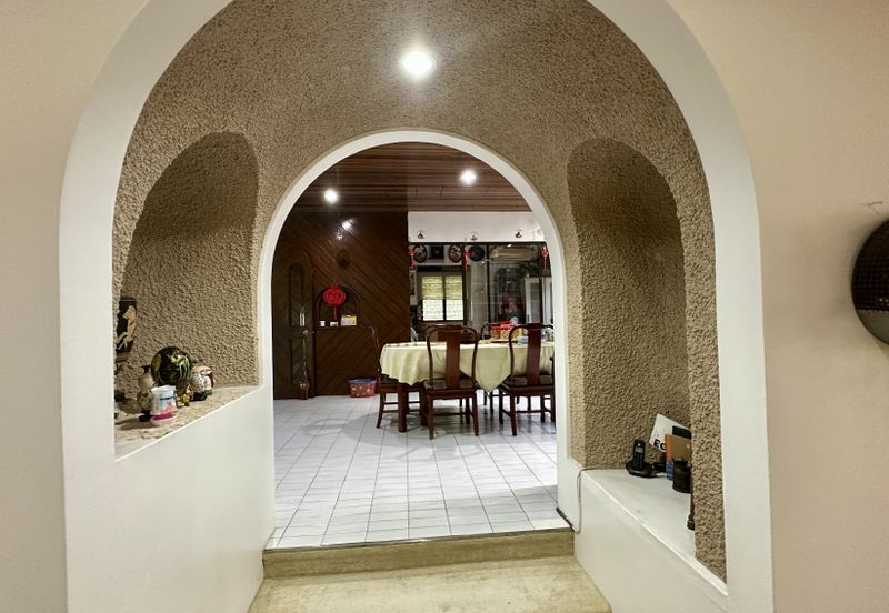 C H E A P 3 Storey Bungalow House at Bangsar For Sale