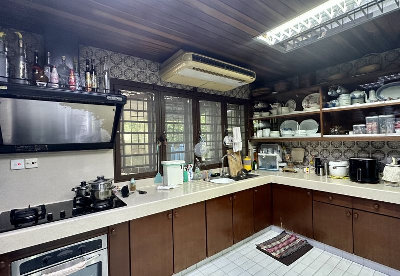 C H E A P 3 Storey Bungalow House at Bangsar For Sale