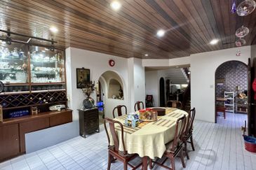 C H E A P 3 Storey Bungalow House at Bangsar For Sale