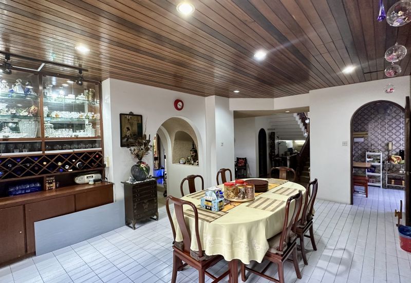 C H E A P 3 Storey Bungalow House at Bangsar For Sale