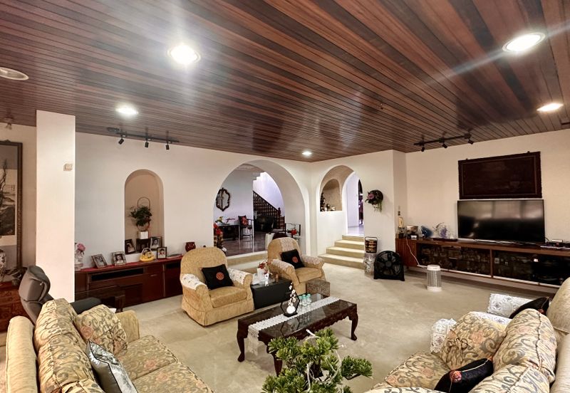 C H E A P 3 Storey Bungalow House at Bangsar For Sale