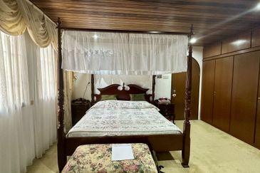 C H E A P 3 Storey Bungalow House at Bangsar For Sale