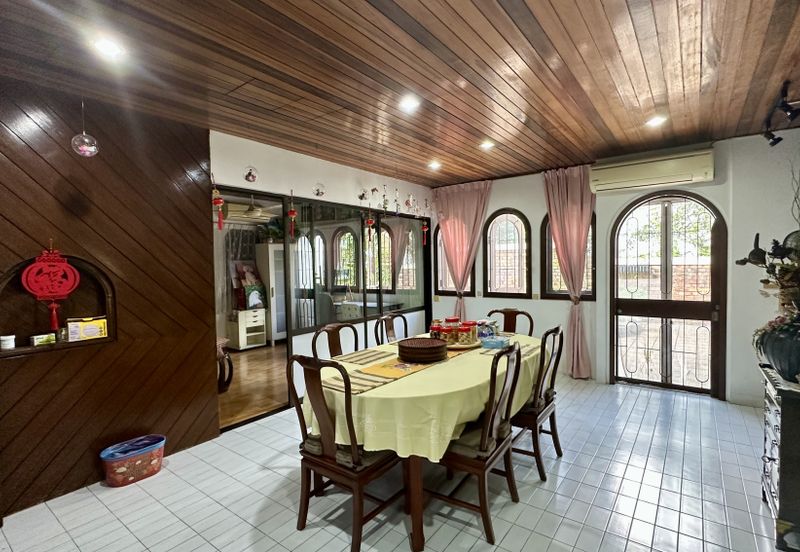 C H E A P 3 Storey Bungalow House at Bangsar For Sale