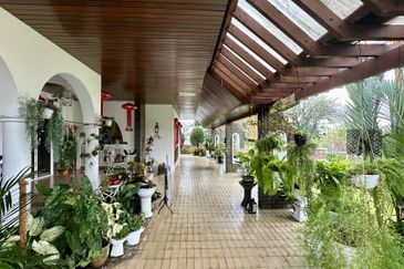 C H E A P 3 Storey Bungalow House at Bangsar For Sale