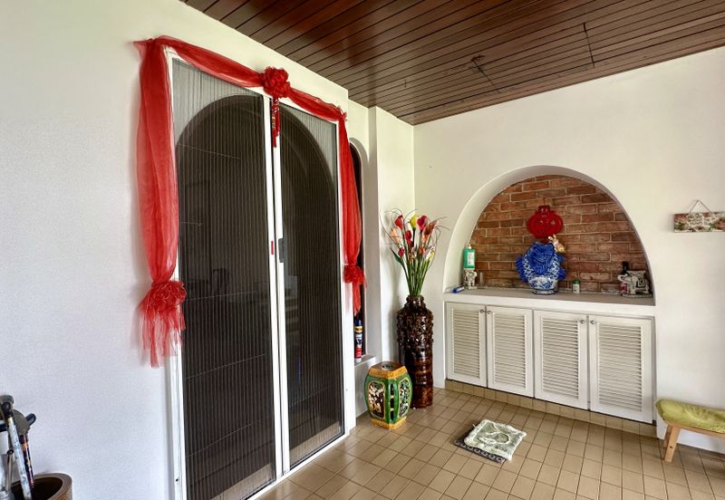 C H E A P 3 Storey Bungalow House at Bangsar For Sale