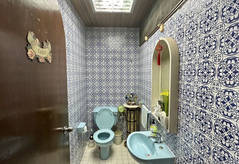 C H E A P 3 Storey Bungalow House at Bangsar For Sale