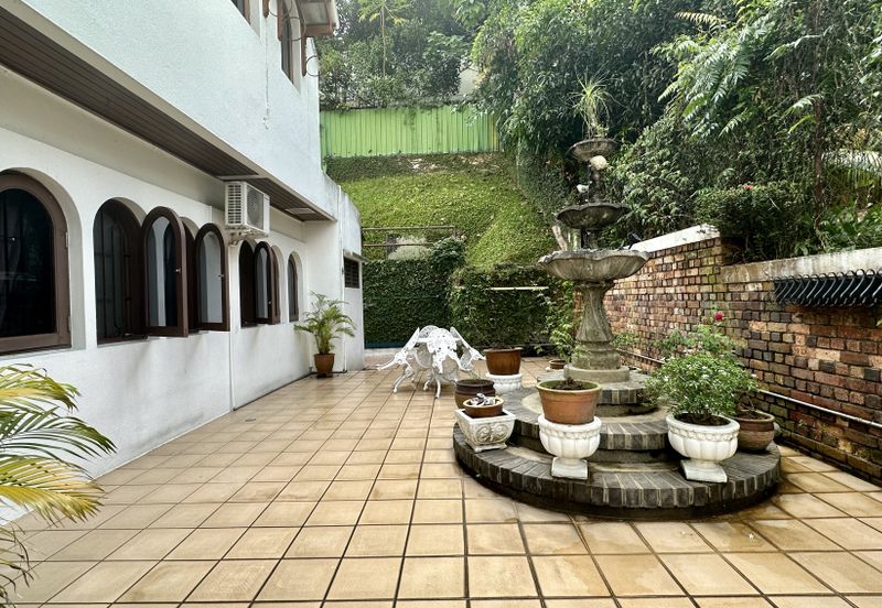 C H E A P 3 Storey Bungalow House at Bangsar For Sale