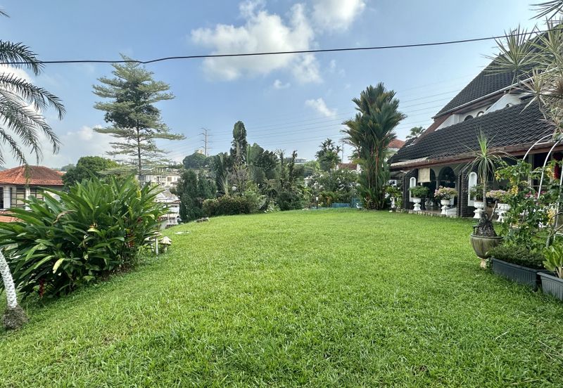 C H E A P 3 Storey Bungalow House at Bangsar For Sale