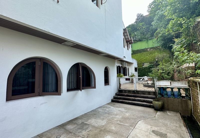 C H E A P 3 Storey Bungalow House at Bangsar For Sale