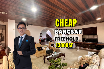 C H E A P 3 Storey Bungalow House at Bangsar For Sale