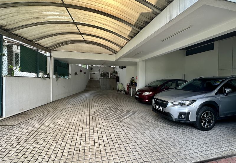 C H E A P 3 Storey Bungalow House at Bangsar For Sale