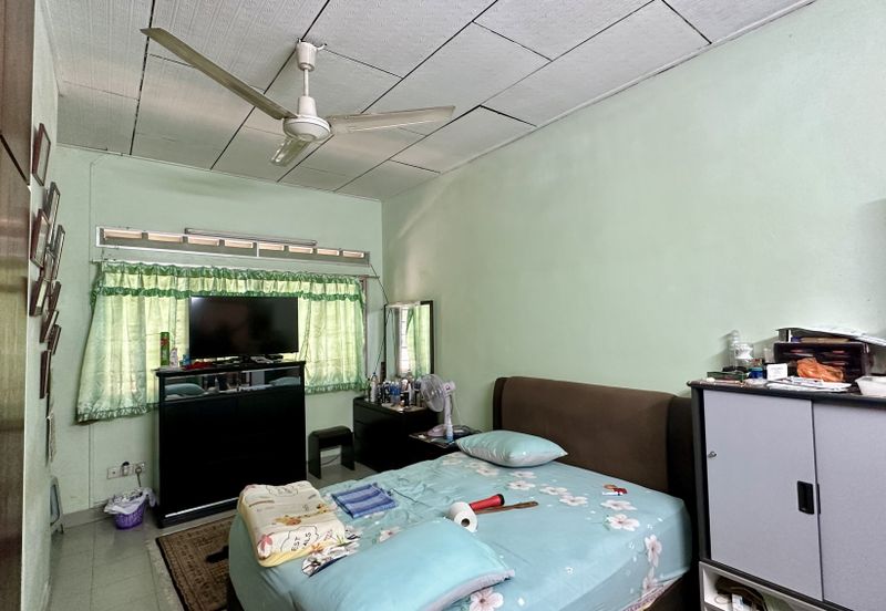 C H EA P 1 Storey Semi D House at Bangsar For Sale