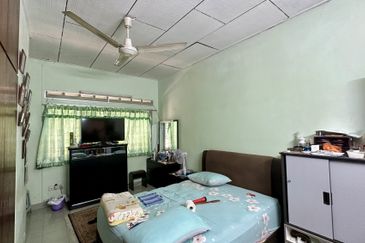 C H EA P 1 Storey Semi D House at Bangsar For Sale